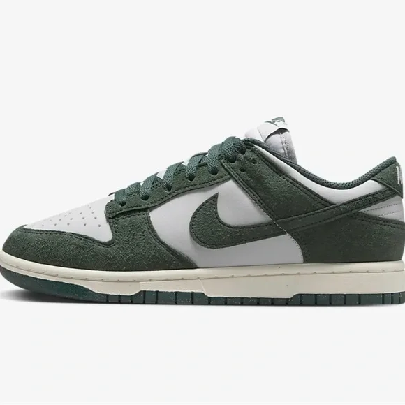 NWT Women’s Nike Dunk Low Green and White Sneakers - Picture 13 of 14